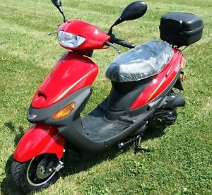 Brand New 50cc 4 Stroke Boom Moped Scooter - Bundle of Six Scooters