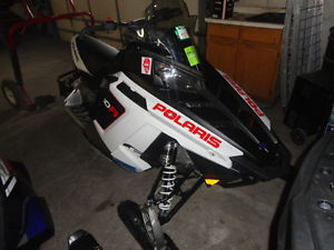 2011 POLARIS RUSH PRO R 600 ELECT START SNOWMOBILE