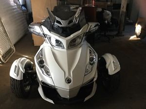 Spyder RT Limited, 2014,  2,120 miles, Pearl White with GPS, stereo, cover