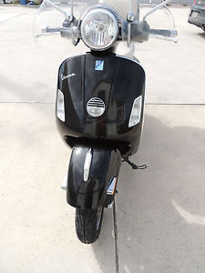 2011 Vespa 300ie Excellent Condition Only 4,588 Miles! Many Extras!