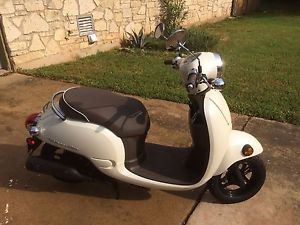 2013 Honda Metropolitan Scooter 49CC UNDER 80 MILES!! BARELY USED!
