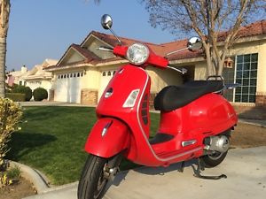 Dragon Red 2008 Italian Vespa GTS 250ie Auto ONLY 3256 miles Brand New Michelins