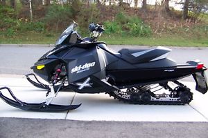 2011 Ski-Doo MXZ-X 800R ETEC (LOW MILES, MINT CONDITION)