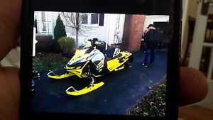 ski doo  mxz 800 xrs 2016 .   60 miles must sell just had twins  . 2036275969