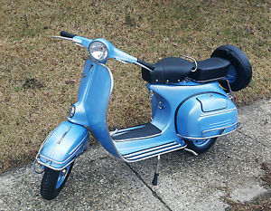 Completely restored vintage Vespa Super VBC 1966 - Original frame and engine