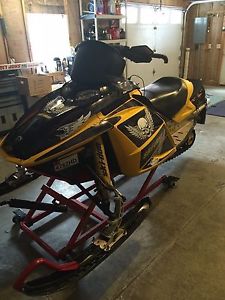 Ski-Doo Snowmobile 2005 SS Trail