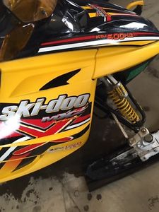 SKIDOO SNOWMOBILE
