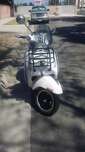 2013 VESPA 300 SUPER GTS KBB $4500.00 9000+ Miles