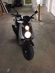 2015 BINTELLI 49CC SCOOTER