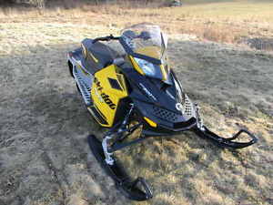 2014 Ski Doo MXZ  ** No Reserve **