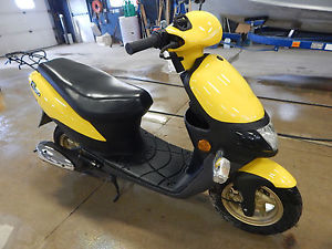 2003 Twist N Go Moped T1251531