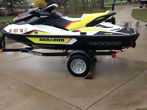 2015 SEA DOO WAKE 155 jet ski with 2015 Karavan trailer