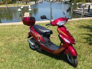 2015 Red 49cc Scooter ~ Like New w/109 Miles