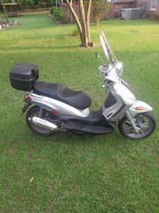 Piaggio BV250 Scooter