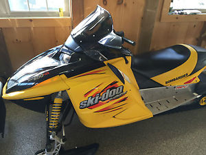 Ski-Doo MXZ Sport 2003 Snowmobile in Excellent Condition 680 Miles - Garage Kept