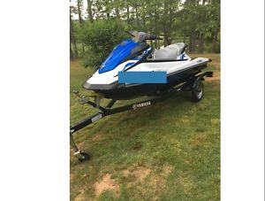 2015 Yamaha VX1100 wave runner with trailer 5.6 hours adult owned