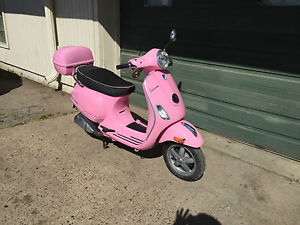 2010 VESPA LX 150 LX150 SALVAGE TITLE MINOR DENTS & SCRATCHES ONLY 560 MILES