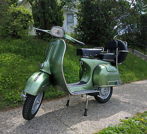 Completely restored vintage VESPA SPRINT VLB 1967 - Original frame and engine