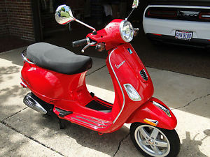 2014 Vespa LX50 4V  Scooter  25 Miles !!!!  Mint condition  Perfect in every way