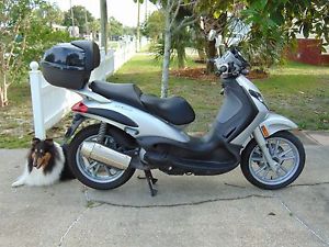 Piaggio BV 200 Scooter