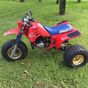 Honda ATC 250R 1985 with paperwork. Shipping Available