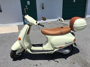 2005 Vespa ET2 50CC ~ ONLY 1,807 MILES ~ Location Clearwater, Florida USA