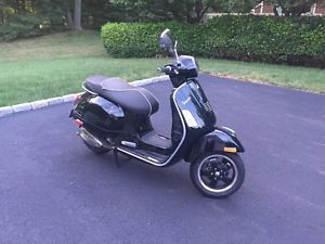 2015 Vespa 300 GTS Super ABS - Brand New Cond - Full Warranty