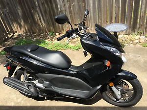 2013 Honda Scooter PCX 150 ONLY 309 Miles!! Wife told me to get rid of it!! :)