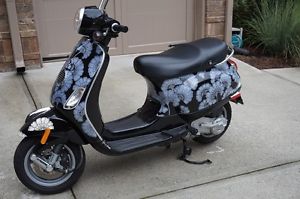 Vespa LX 50 Scooter - Limited Edition - Kate Spade Contest winner