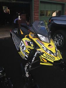 2009 ski-doo MXZ Rev XP snowmobile