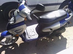 Gas Scooter 150cc Motorcycle 2012 DongFangMC