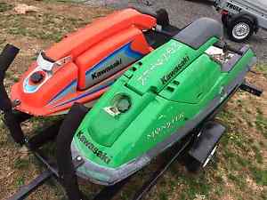2 kawasaki stand up skis