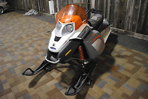 SKI-DOO FREESTYLE 300F SNOW-MOBILE