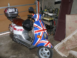 CUSTOM AIR BRUSHED BRITISH THEMED VESPA GL125 RACE TRACK PIT BIKE 6600-MILES A++