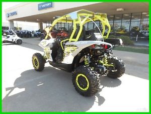 2015 Can-Am™ Maverick™ X® ds 1000R Turbo White, Light Grey &