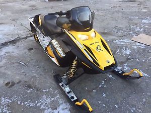 2006 Skidoo MXZ 600 Snowmobile