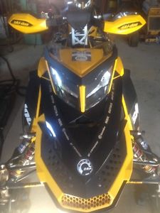 SkiDoo Snowmobile 2012 XRS 800