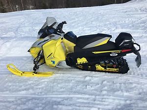 2015 Ski-Doo MXZ TNT