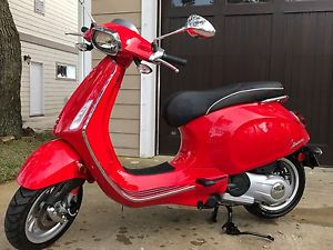 2015 Vespa Sprint 150 Red Motorcycle Scooter Moped $6,500 MSRP 381 Miles!