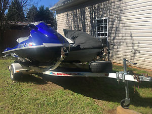 2 yamaha waverunners