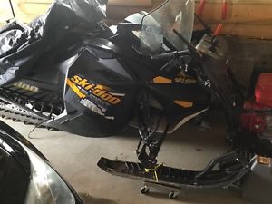 skidoo  snowmobile 2011 model 800 X electric start fuel injection 2050 miles
