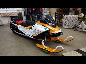 Skidoo snowmobile 2017 850 Summit X 154