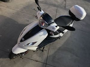 2015 Piaggio Fly 150 Made by Vespa. Excellent Condition. 5,000 Miles