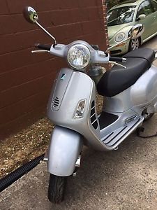 Vespa 200L Granturismo Scooter - Gray color. Great working condition and price!